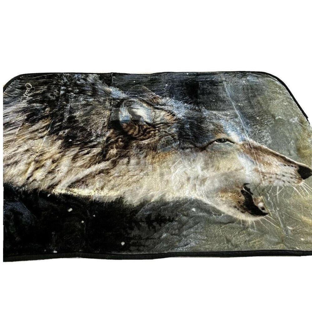 Northwest Vintage Wolf Howl Plush Reversible Throw Blanket Ascending Song 63x49